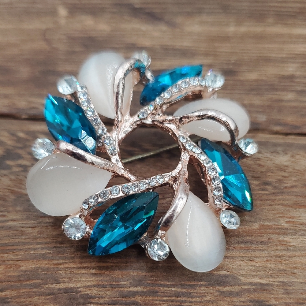 Vintage-Inspired Teal and Faux Pearl Floral Brooch - Women Jewelry B556